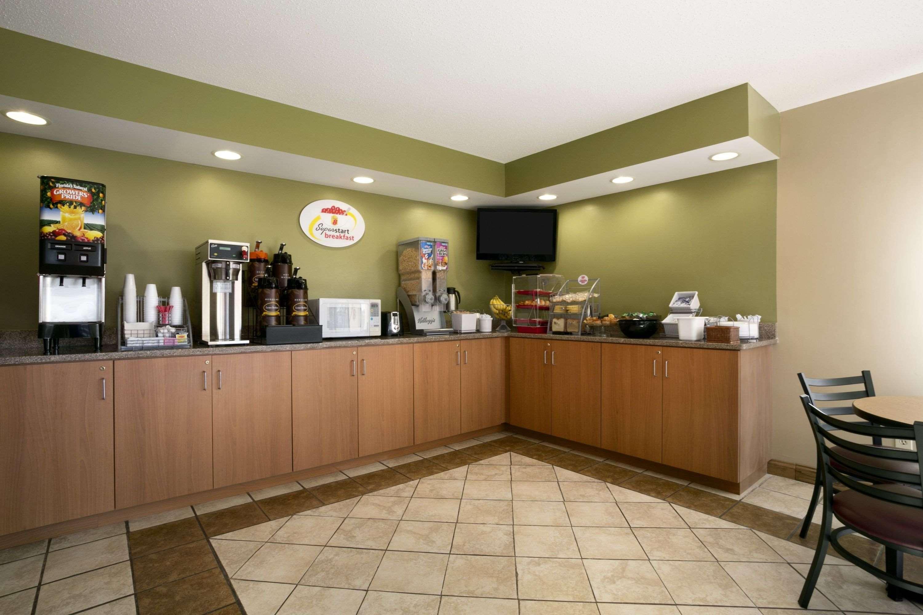 Super 8 By Wyndham Columbia City Exterior foto